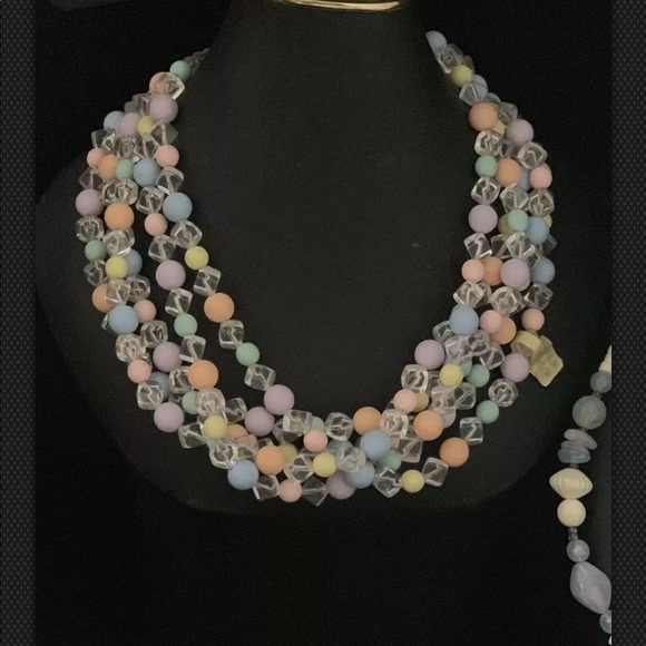 Vintage genuine Lucite Lot Of 4 Necklaces - Picture 3 of 7